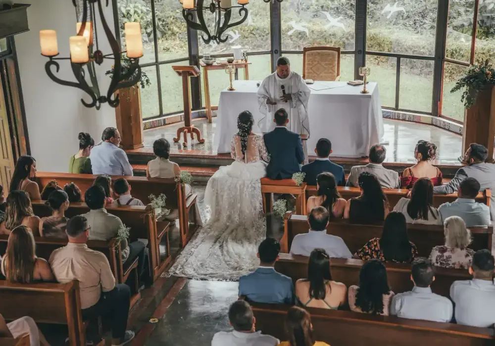 Ile trwa ślub w kościele? Zaskakujące fakty o ceremonii!