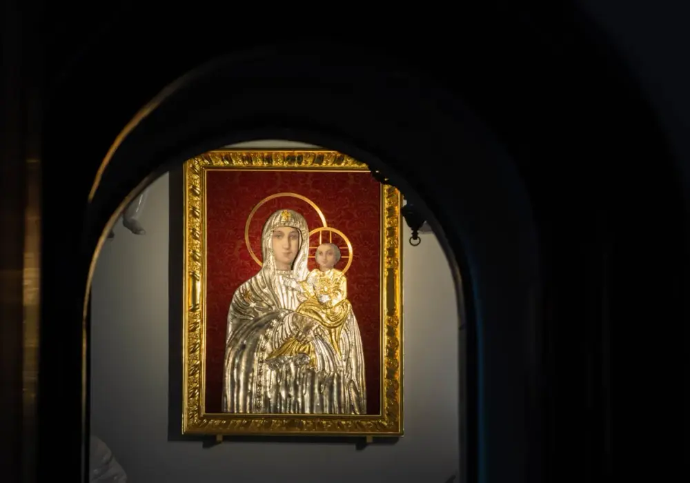 Matka Boża Śnieżna: Legenda, kult i sanktuaria w Polsce