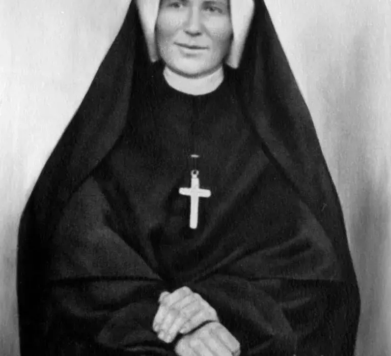 Kim była święta Faustyna? Jej życie, wizje i kult Miłosierdzia Bożego