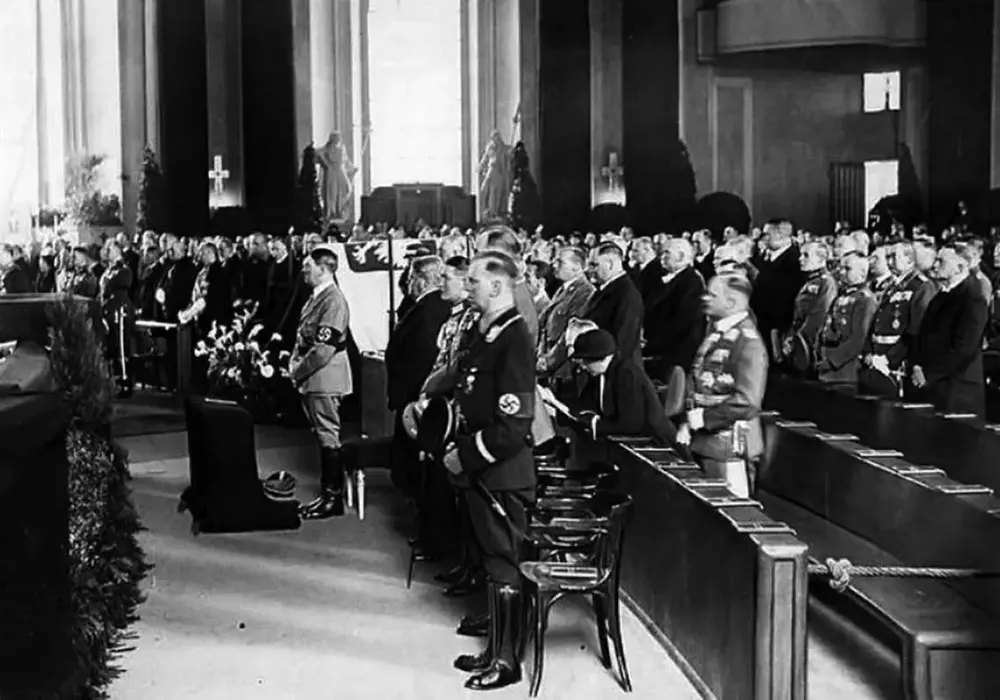 Czy Hitler był na pogrzebie Piłsudskiego? Fakty i kontrowersje