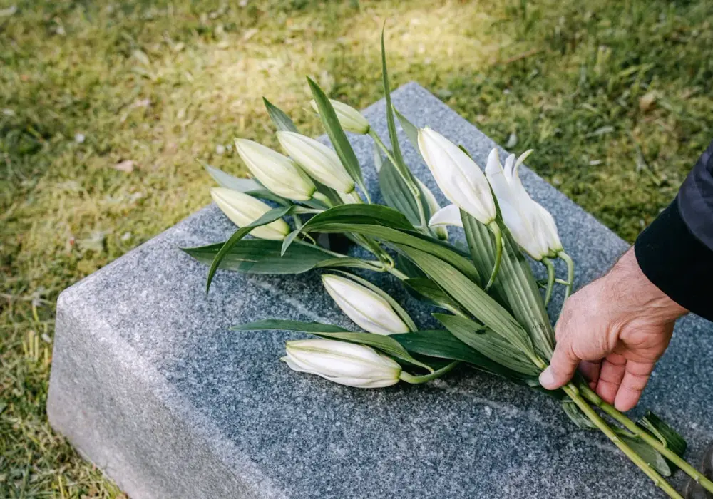 Ile mszy po pogrzebie? Zrozum znaczenie 30-dniowej Mszy za zmarłych