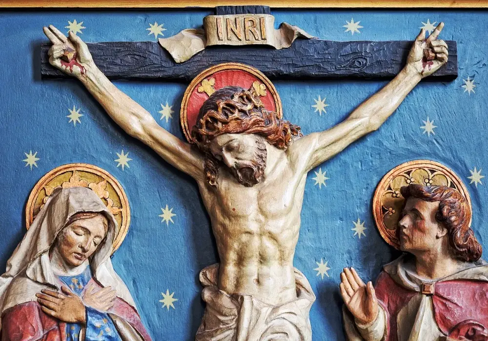 Czy w Wielki Piątek trzeba iść do kościoła? Oto prawda o liturgii