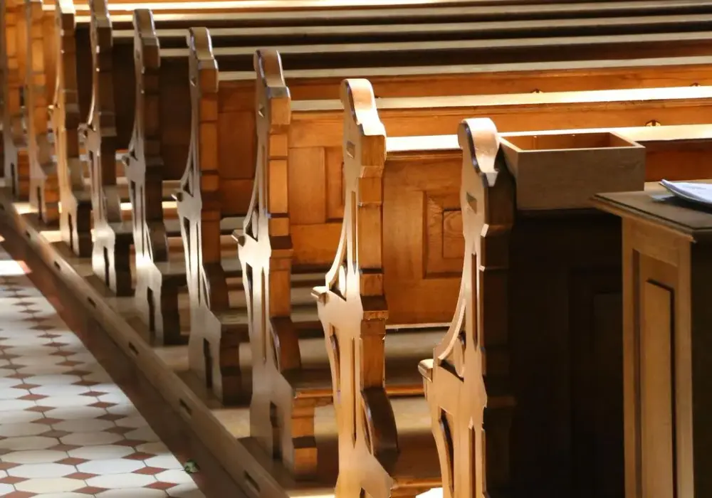 Jak wypisać się z kościoła? Prosty sposób na apostazję bez stresu