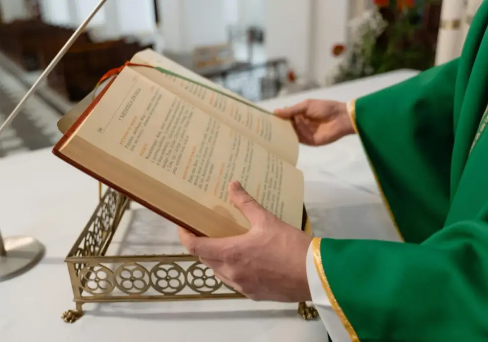 Czy msza we wszystkich świętych jest obowiązkowa? Poznaj prawdę o tym dniu