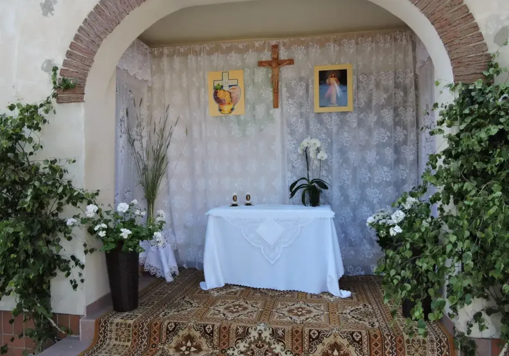 Jak udekorować ołtarz na Boże Ciało: wyjątkowe pomysły i inspiracje