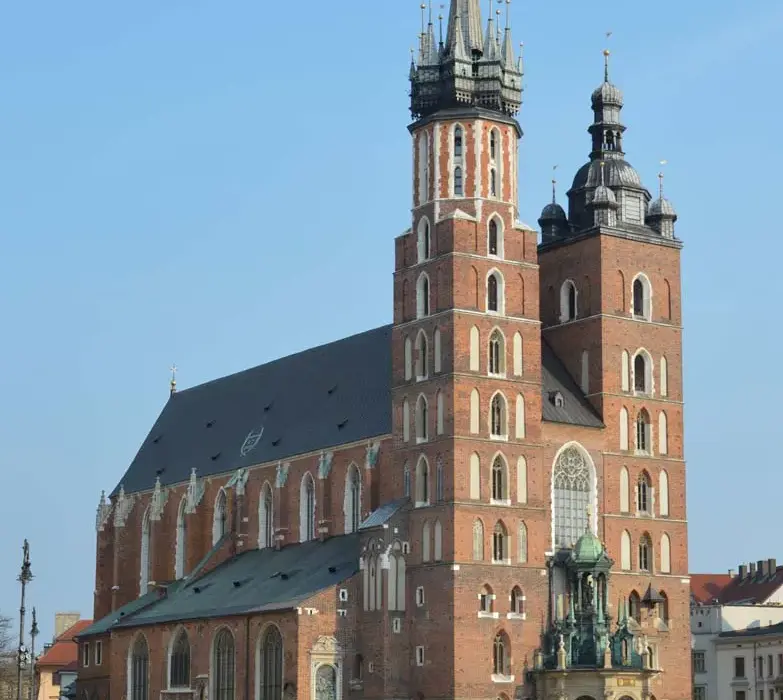 Kościół Mariacki – jaki styl architektoniczny kryje jego fascynująca historia?