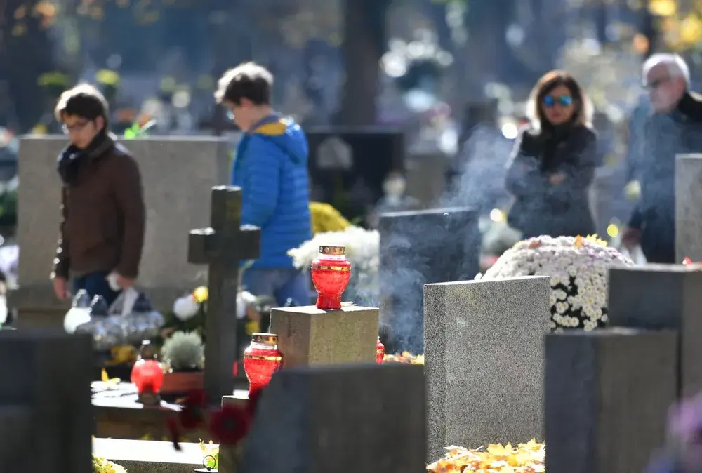 Ile kosztuje miejsce na cmentarzu bródnowskim? Ceny i opłaty ujawnione