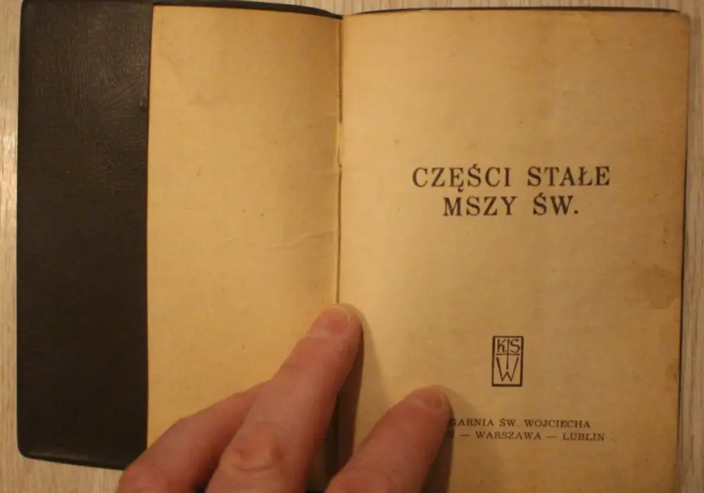Części stałe Mszy Świętej: Poznaj niezmienny rytm Eucharystii