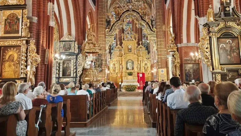 Kiedy kościół staje się sanktuarium? Kluczowe kryteria i znaczenie religijne