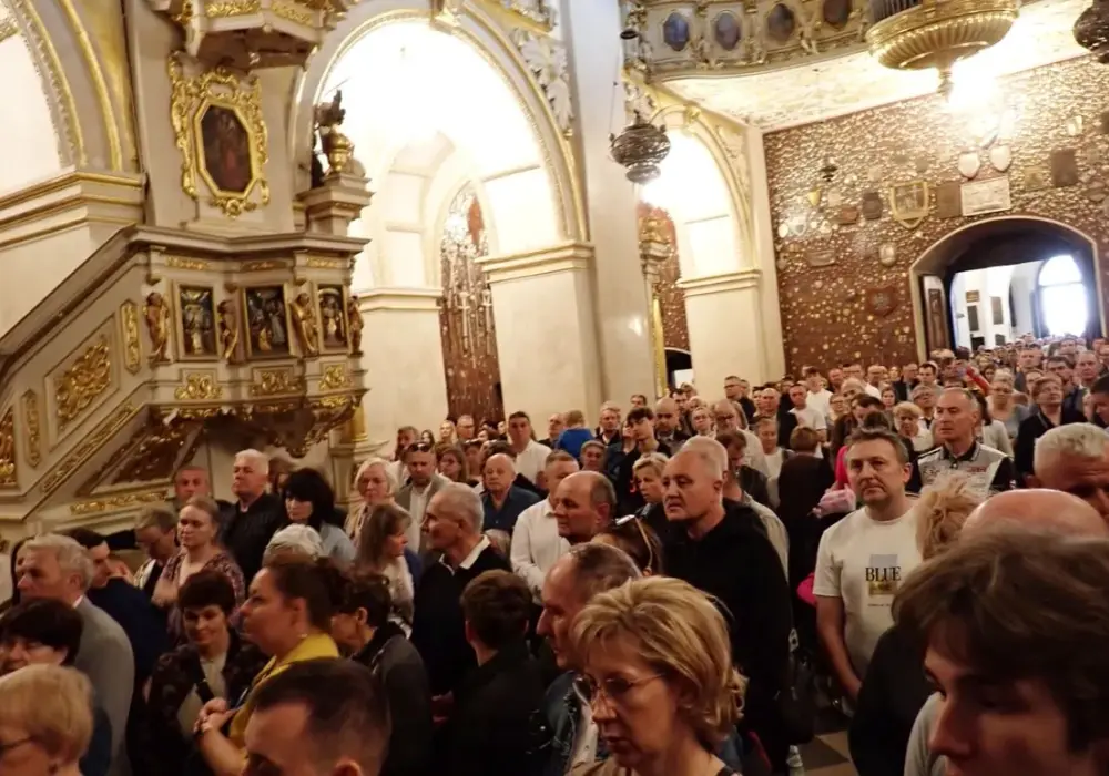 Czego nie wolno robić w kościele? Unikaj tych 10 błędów