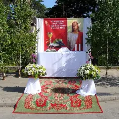 Jak zrobić ołtarze na Boże Ciało - proste pomysły i dekoracje