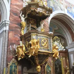 Co to jest ambona w kościele? Definicja, funkcja i znaczenie w liturgii