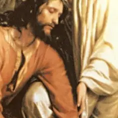 Jezus klęczy w modlitwie na Wielki Wtorek, z głową pochyloną w zadumie. Jego dłoń spoczywa na ramieniu postaci w białej szacie.