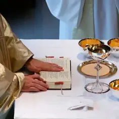 Co to jest aklamacja w kościele i dlaczego jest tak ważna?