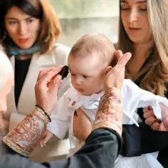 Kiedy ochrzcić dziecko według kościoła? Poznaj ważne zalecenia