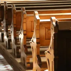 Jak wypisać się z kościoła? Prosty sposób na apostazję bez stresu