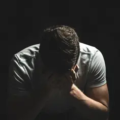 Czy zdrada emocjonalna to grzech? Odkryj jej moralne konsekwencje