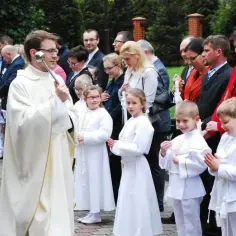 Ile kosztują msze wieczyste? Poznaj zaskakujące ceny i datki