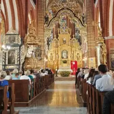 Czym różni się sanktuarium od kościoła? Kluczowe różnice i znaczenie