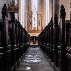 Dlaczego w kościele robi mi się słabo? Poznaj przyczyny i rozwiązania