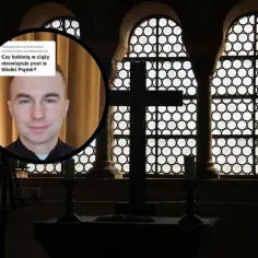 Ksiądz w okręgu na tle krzyża i okien w kościele.