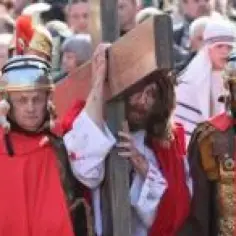 Jak wygląda msza w wielki piątek? Poznaj ważne obrzędy i tradycje