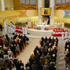 Z czego składa się msza święta? Odkryj tajemnice liturgii
