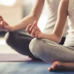 Czy joga jest bezpieczna dla katolika? Wyjaśnienie zgodności z wiarą i praktyczne porady