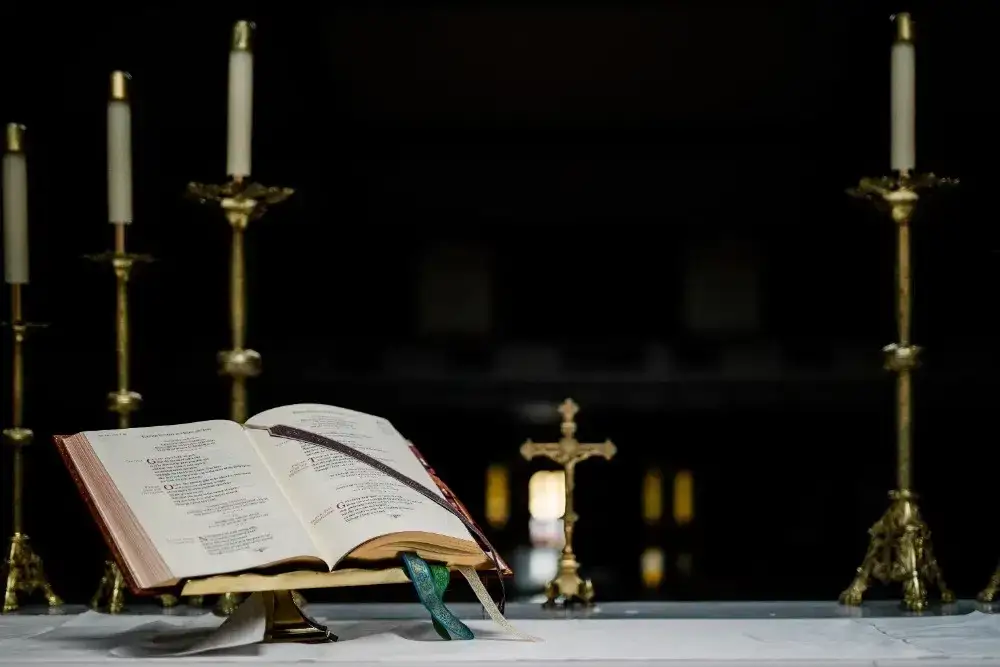 Zdjęcie Z czego składa się msza święta? Odkryj tajemnice liturgii