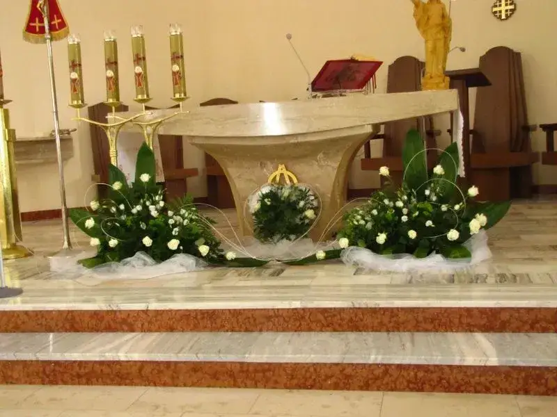 Zdjęcie Ile świec na ołtarzu? Odkryj znaczenie i różne tradycje