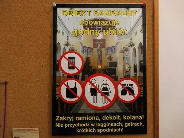 Czy do kościoła można iść w spodniach z dziurami? Sprawdź, co myślą inni