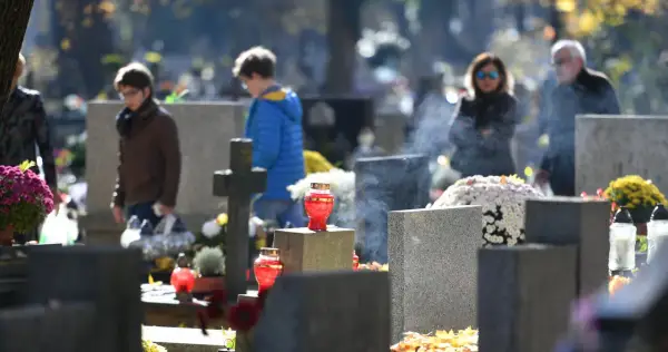 Ile kosztuje miejsce na cmentarzu bródnowskim? Ceny i opłaty ujawnione