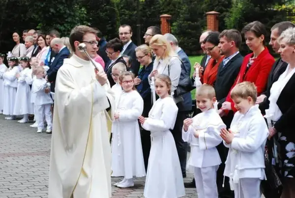 Ile kosztują msze wieczyste? Poznaj zaskakujące ceny i datki