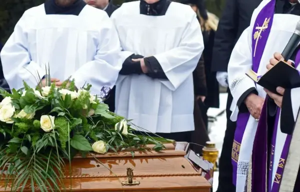 Ile kosztuje organista na pogrzebie? Sprawdź ceny i stawki w Polsce