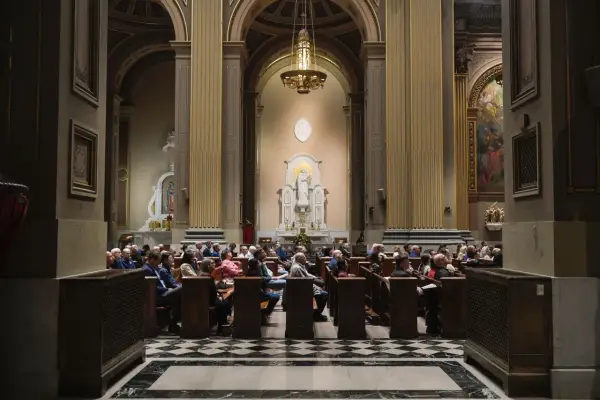 Dlaczego katolicy nie jedzą mięsa w piątek? Religijne i historyczne wyjaśnienia