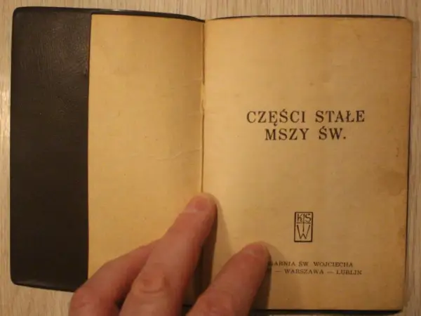 Części stałe Mszy Świętej: Poznaj niezmienny rytm Eucharystii